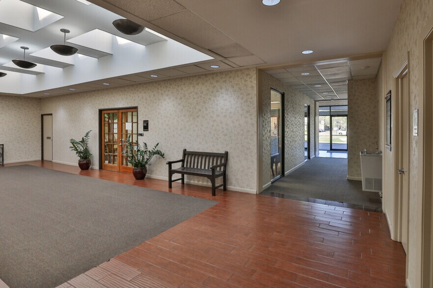 More Photos Of 1234 Bay Area Blvd, Houston Medical For Lease