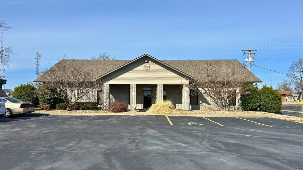 More Photos Of 3043 E Cairo St, Springfield Office For Sale