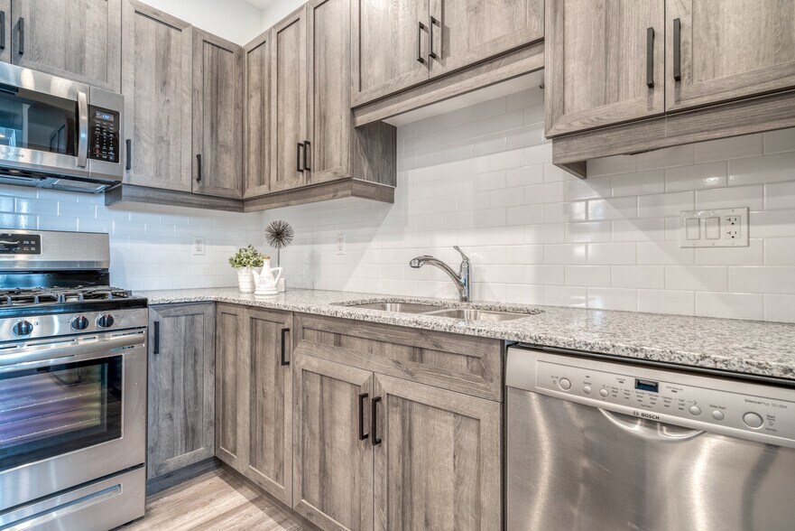 More Photos Of 52 Barton St E, Hamilton Storefront Retail Residential For Sale