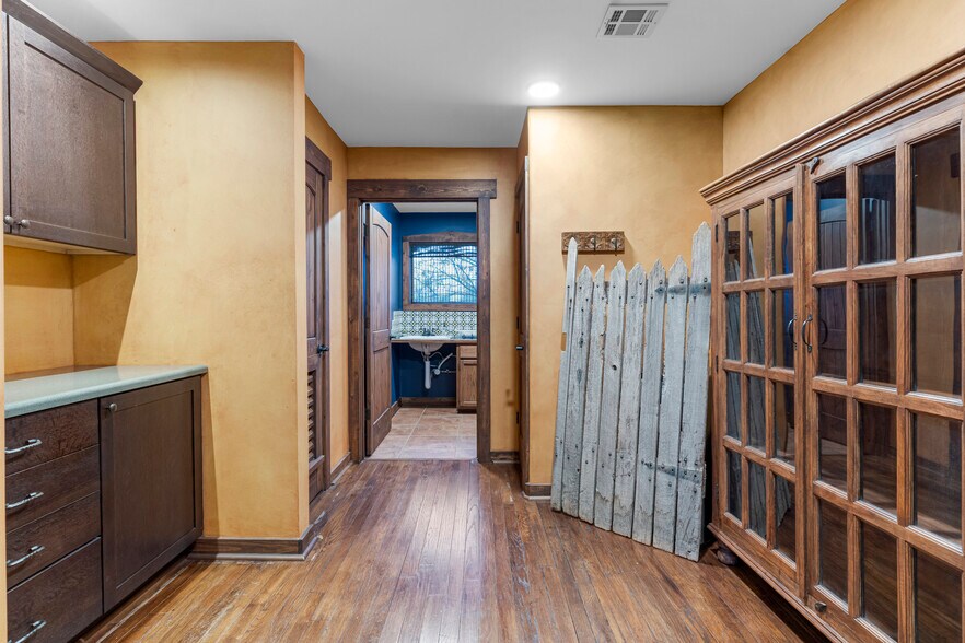 More Photos Of 3228 S Jamestown Ave, Tulsa Medical For Sale