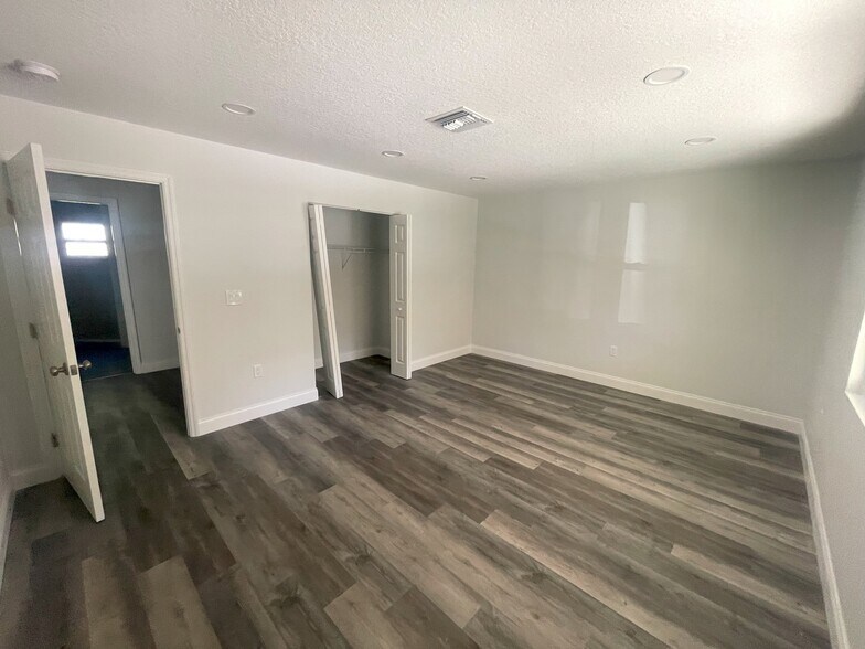 More Photos Of 2726 6th Ave W, Bradenton Office For Sale