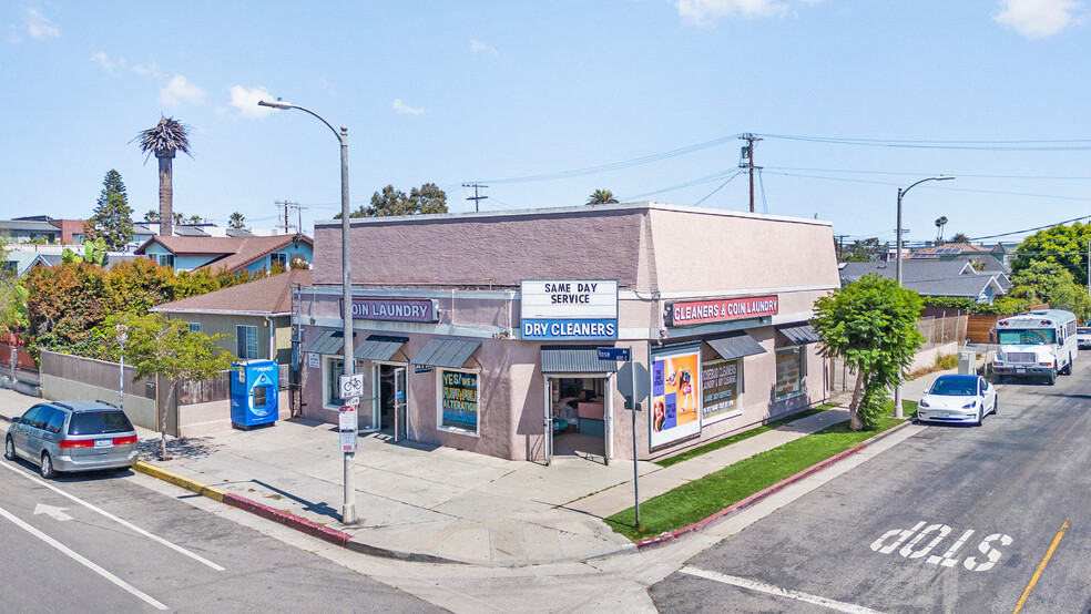 Primary Photo Of 402 Rose Ave, Venice Freestanding For Lease