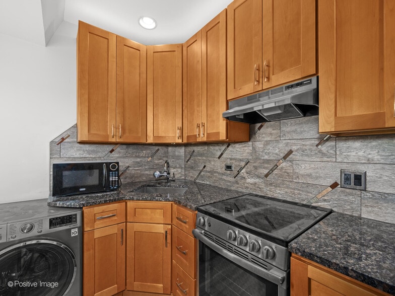 More Photos Of 1817 Church St, Evanston Loft Creative Space For Sale