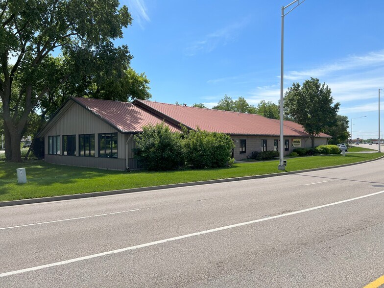 Primary Photo Of 905 Pyott Rd, Crystal Lake Showroom For Lease