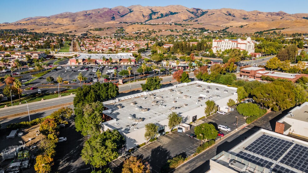 More Photos Of 650-700 E Calaveras Blvd, Milpitas Light Distribution For Lease