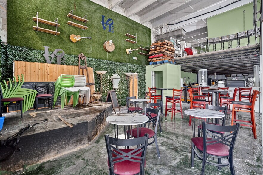 More Photos Of 8485-8499 NW 54th St, Miami Warehouse For Sale
