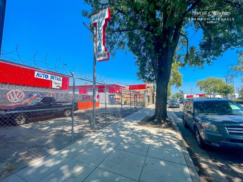 More Photos Of 5243-5251 York Blvd, Los Angeles Auto Repair For Sale
