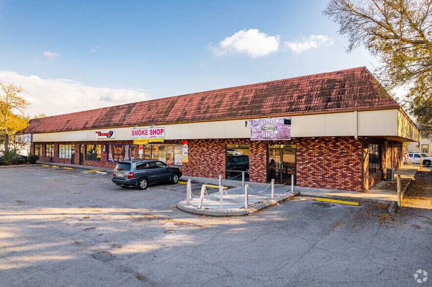 Primary Photo Of 10470 Northcliffe Blvd, Spring Hill General Retail For Lease