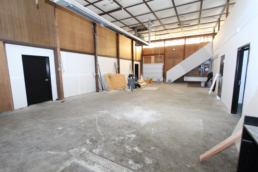 More Photos Of 110 Creekview Dr, Battle Creek General Retail For Sale