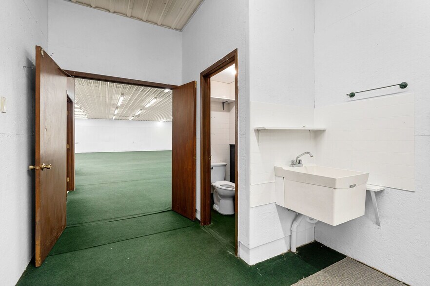 More Photos Of 438 Highway Ave S, Blooming Prairie Office For Sale