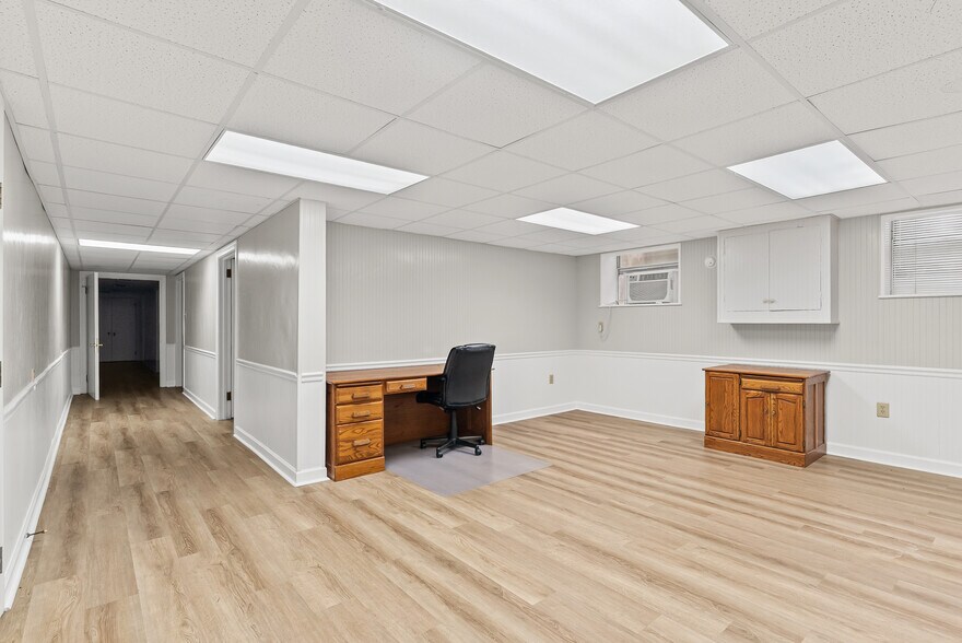 More Photos Of 525 7th St, Altavista Office For Sale