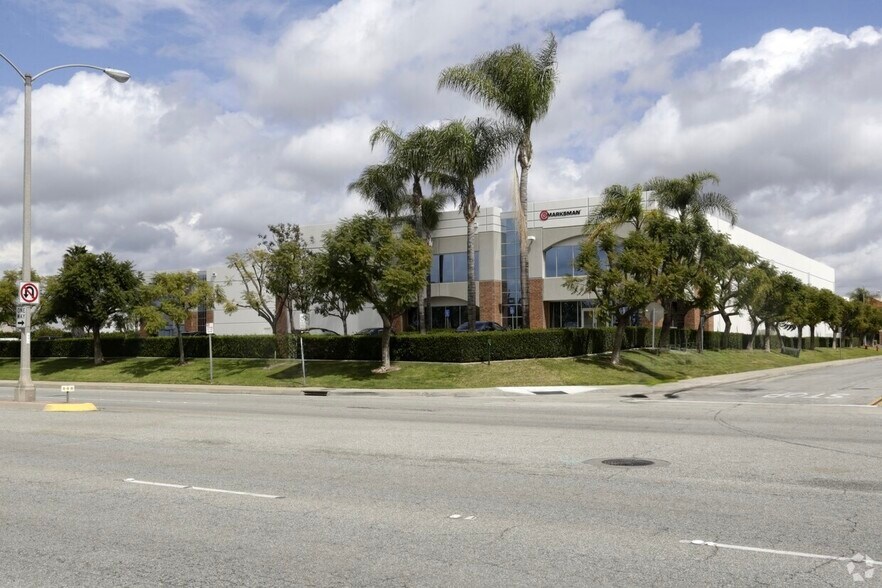 Primary Photo Of 10646-10658 Bloomfield Ave, Santa Fe Springs Warehouse For Lease