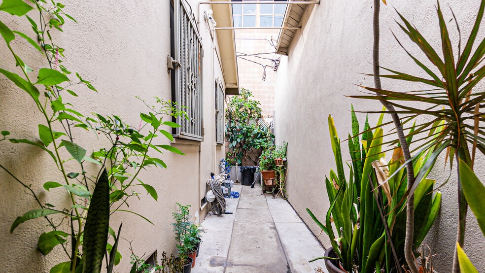 More Photos Of 4656 Floral Dr, Los Angeles Industrial For Sale