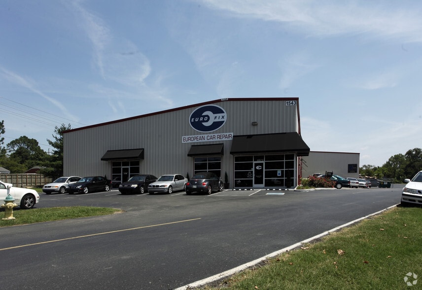 More Photos Of 1543 Columbia Ave, Franklin Warehouse For Lease