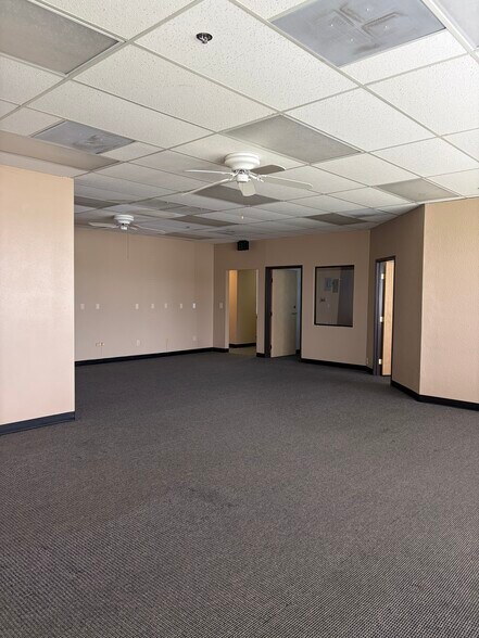More Photos Of 901 S State St, Hemet Office For Lease