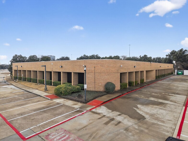 More Photos Of 9250 Amberton Pky, Dallas Flex For Lease