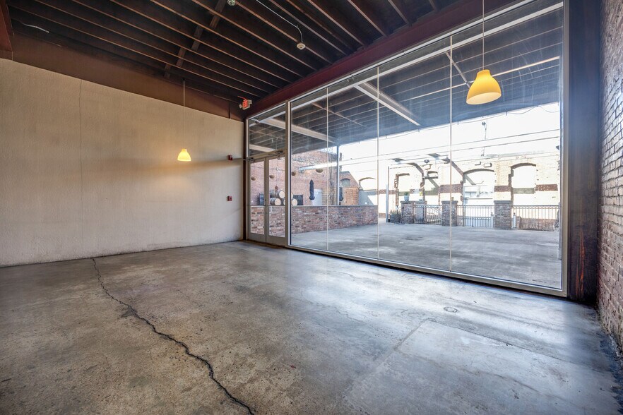More Photos Of 1437 Market St, Chattanooga Storefront For Lease