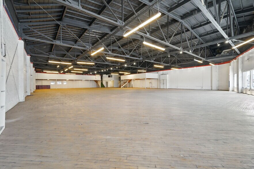 More Photos Of 7134 International Blvd, Oakland Showroom For Sale