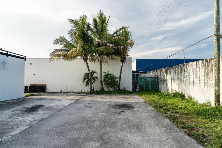 More Photos Of 5201 NW 36th Ave, Hialeah Light Manufacturing For Lease