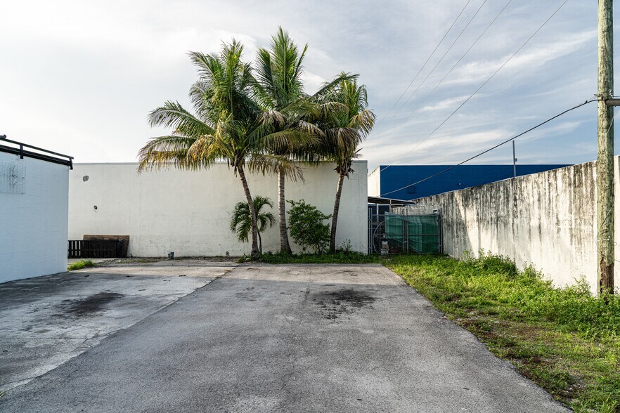 More Photos Of 5201 NW 36th Ave, Hialeah Light Manufacturing For Lease