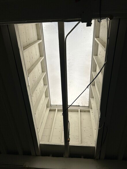 More Photos Of 1856 W Washington Blvd, Los Angeles General Retail For Sale