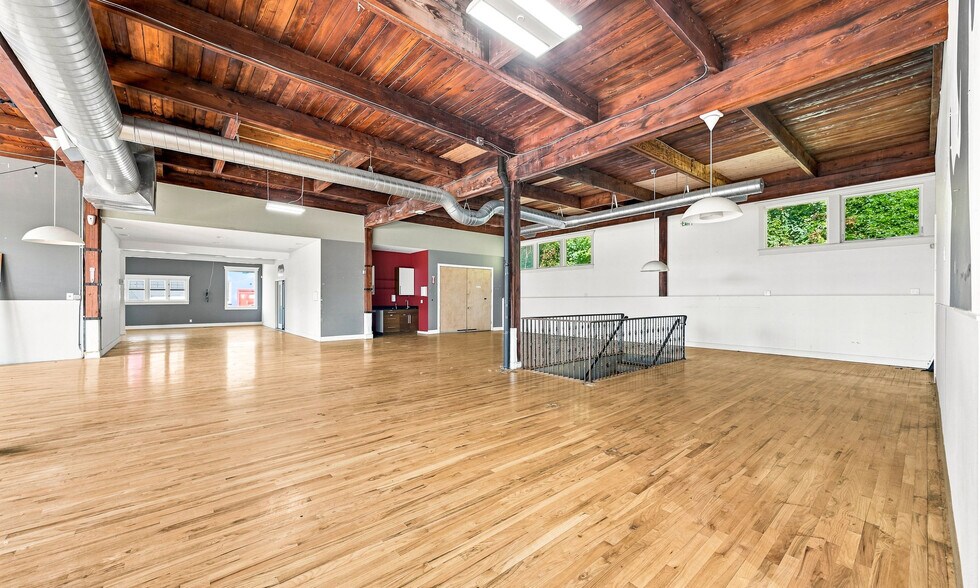 More Photos Of 942 Elliott Ave W, Seattle Office For Sale