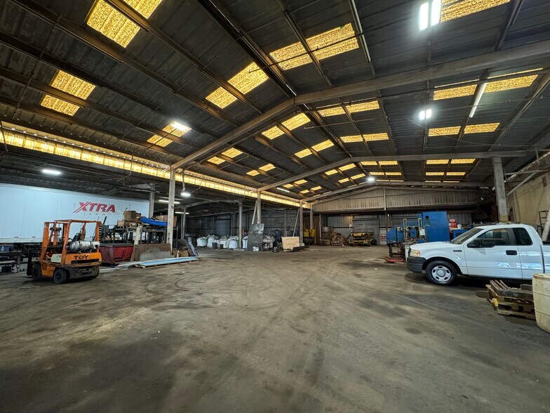 More Photos Of 910 W Ridge Rd, Gainesville Industrial For Sale