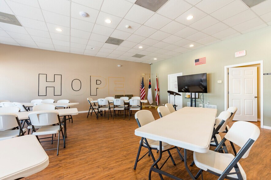 More Photos Of 655 N Indiana Ave, Englewood Medical For Sale