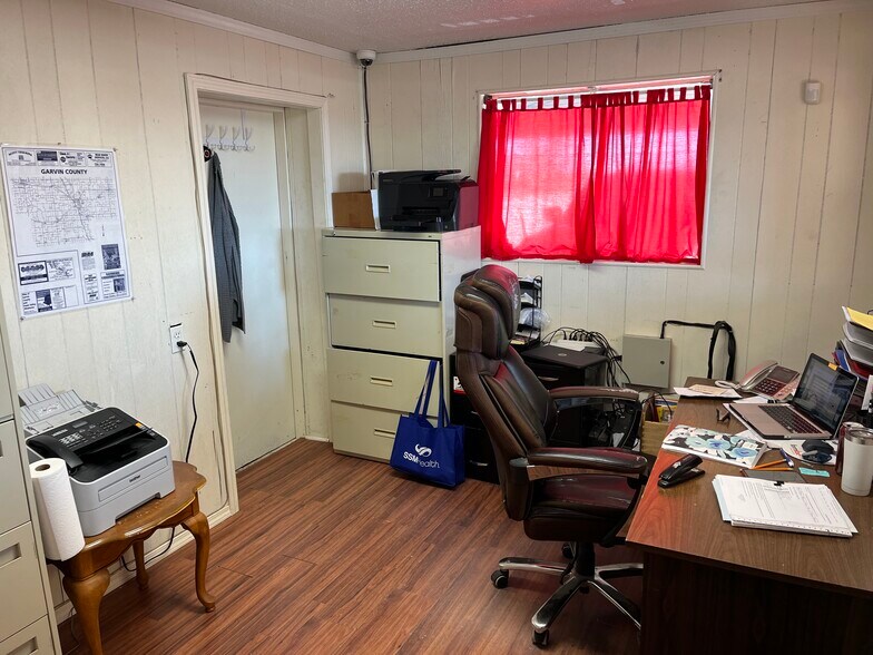 More Photos Of 1202 Cherokee St, Lindsay Auto Repair For Sale