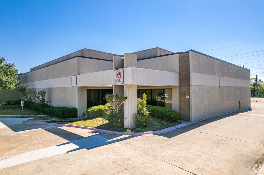 Primary Photo Of 3130-3136 Skyway Cir S, Irving Light Distribution For Lease