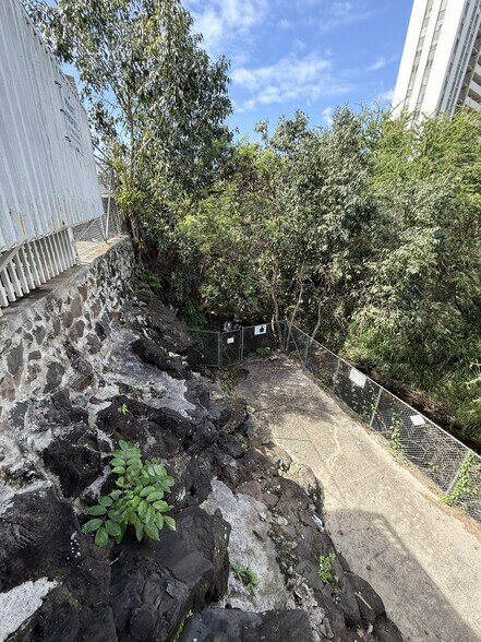 More Photos Of 1424 Gulick Ave, Honolulu Multifamily For Sale