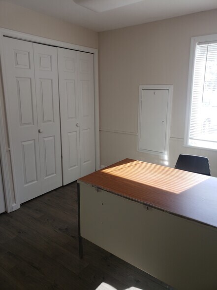 More Photos Of 864 Burdeck St, Schenectady Office For Sale