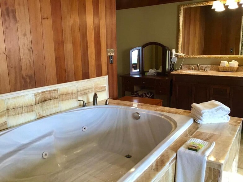 More Photos Of 518 7th St, Eureka Hotel For Sale