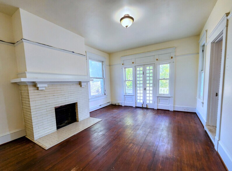 More Photos Of 602 W French Pl, San Antonio Office Residential For Sale