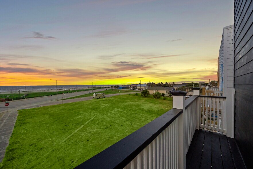 More Photos Of 809 Avenue K, Galveston Apartments For Sale
