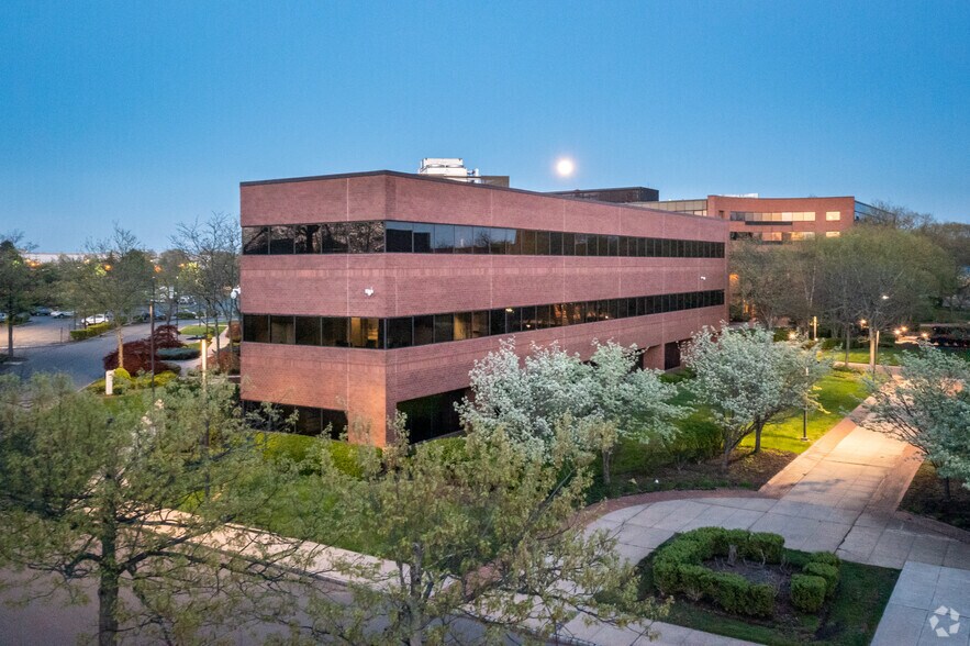 More Photos Of 2045 Lincoln Hwy, Edison Office For Lease