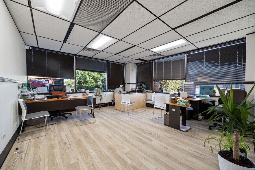 More Photos Of 7000 W 111th St, Worth Medical For Sale