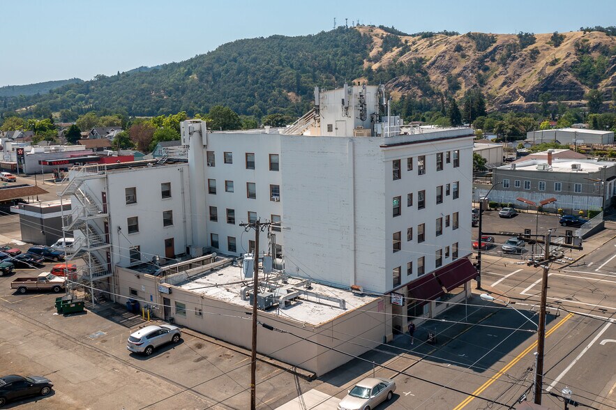 More Photos Of 803-815 SE Stephens St, Roseburg Multifamily For Sale