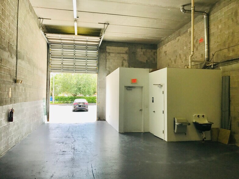 More Photos Of 15075 SW 137th St, Miami Warehouse For Lease