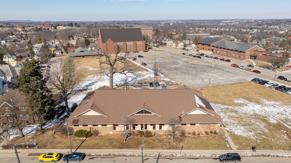 More Photos Of 1055 University Ave, Dubuque Office For Sale