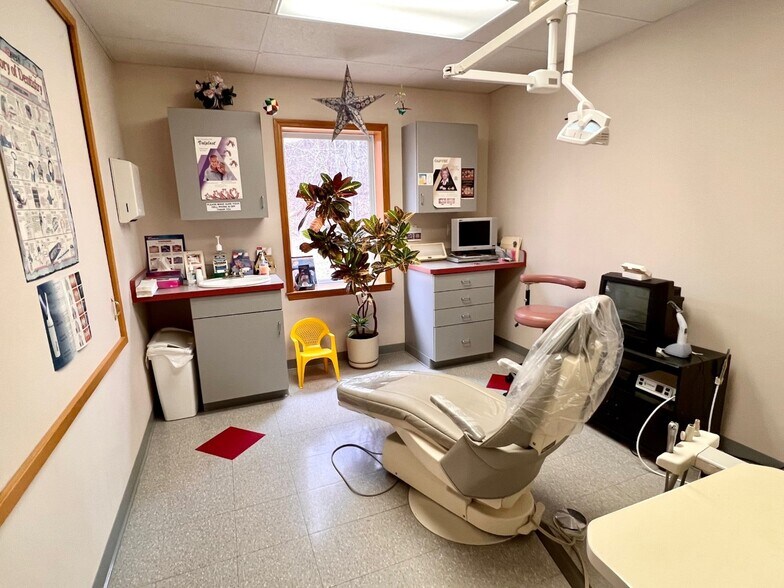 More Photos Of 1980 Pa-54 Hwy, Montgomery Office For Sale