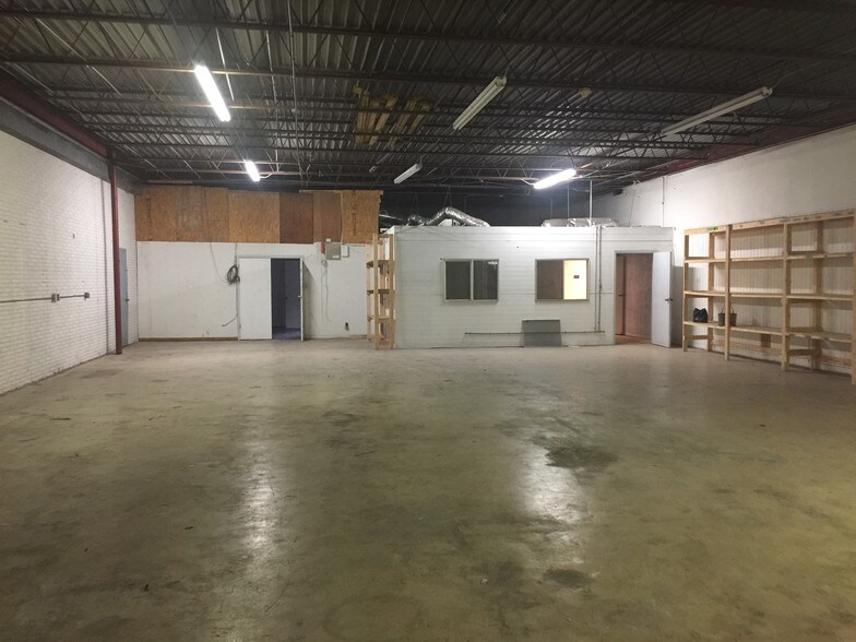 More Photos Of 4763 Broom St, San Antonio Warehouse For Lease