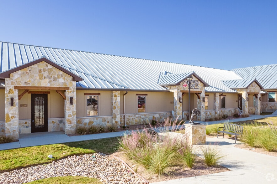 More Photos Of 255 W Lebanon, Frisco Medical For Sale