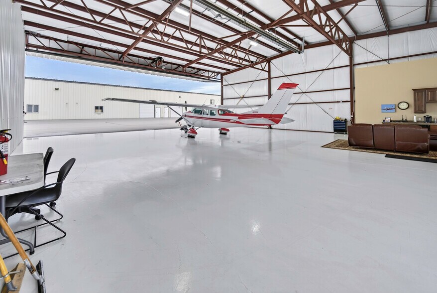 More Photos Of 7161 S Peoria St, Englewood Airplane Hangar For Sale