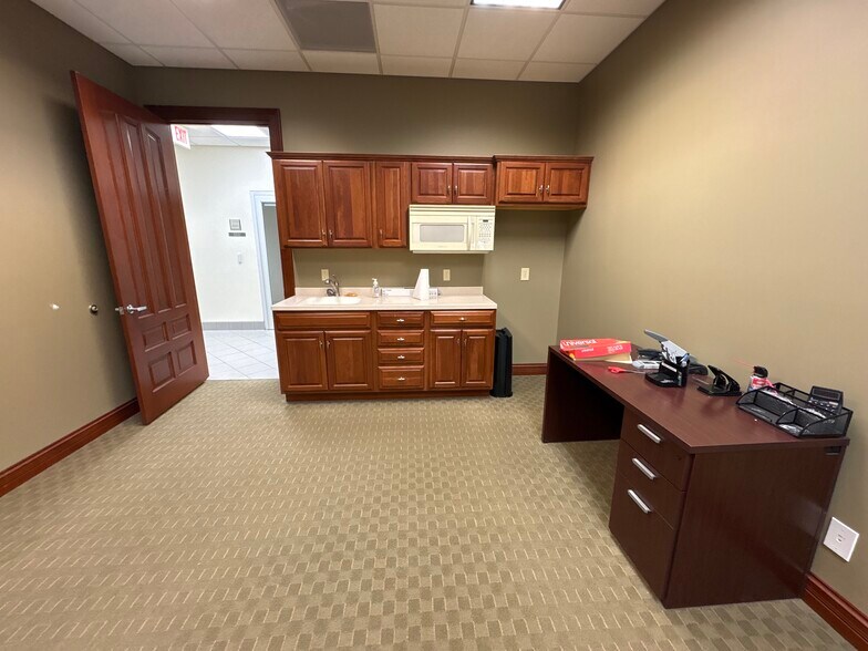 More Photos Of 3589 Sagamore Pky, Lafayette Office For Lease