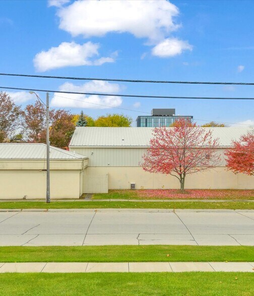 More Photos Of 12525 E 9 Mile Rd, Warren Warehouse For Sale
