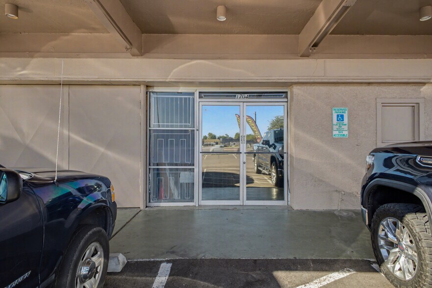 More Photos Of 1704 N Country Club Dr, Mesa Restaurant For Sale