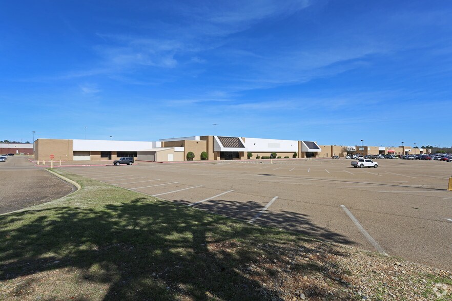 More Photos Of 2400 Richmond Rd, Texarkana Unknown For Lease