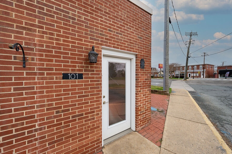 More Photos Of 101 Elm Ave, Louisa General Retail For Lease