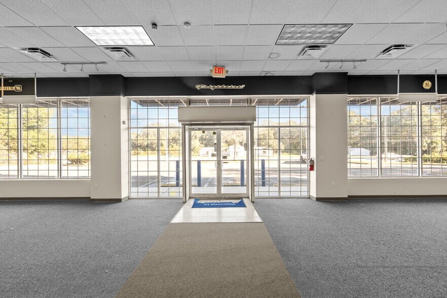 More Photos Of 1699 N Temple Ave, Starke Freestanding For Sale